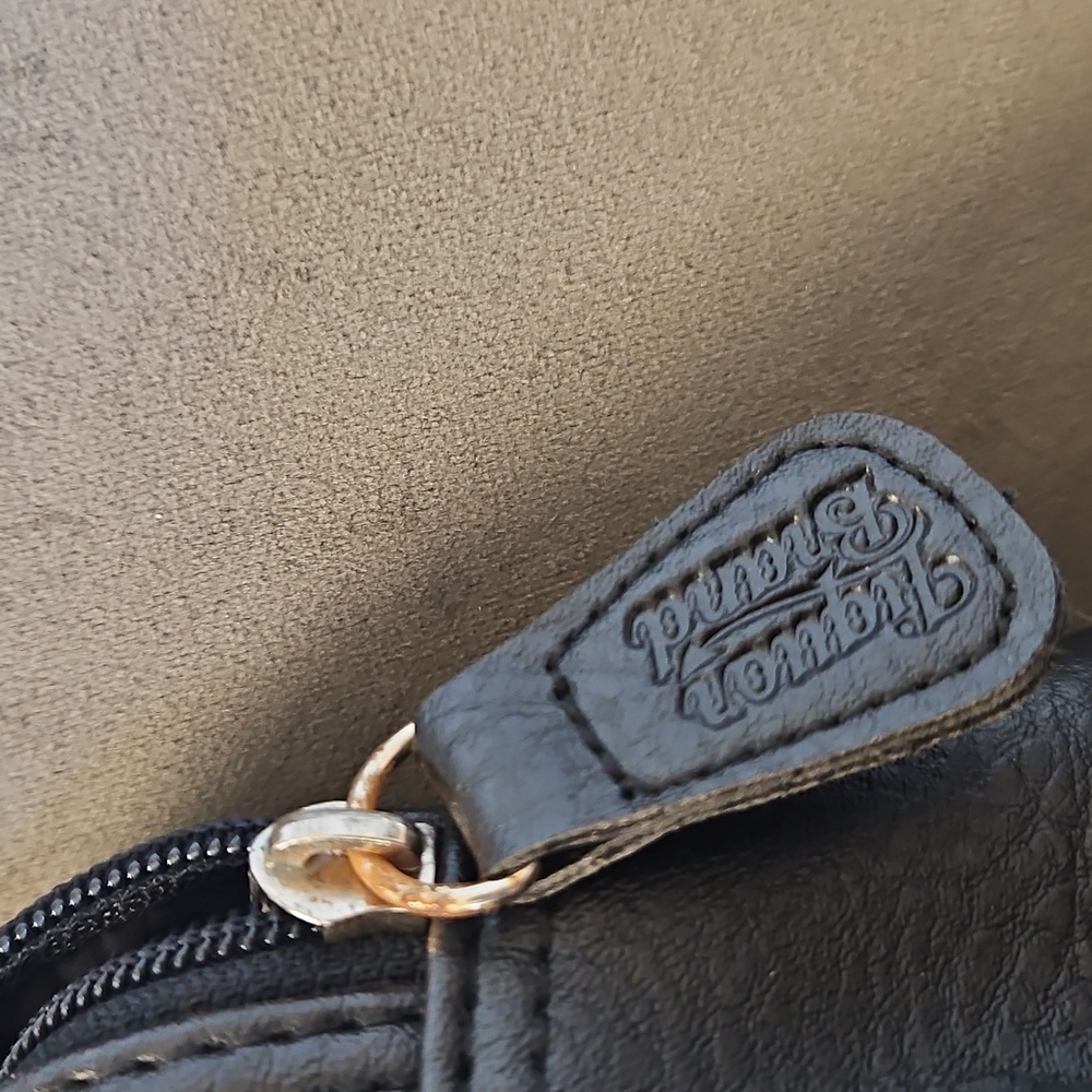 Women's Shoulder bag Purse With Retro Classic Car Design - Picture 8 of 16